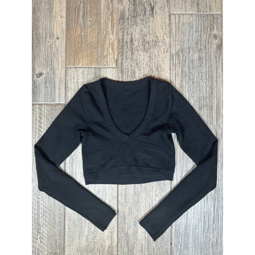 ALO Yoga Long Sleeve Crop Top Ribbed V Neck Black Activewear Athleisure